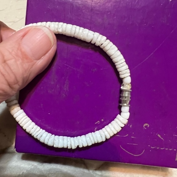 ***Donated***White pooka shell 7” bracelet - Picture 3 of 5